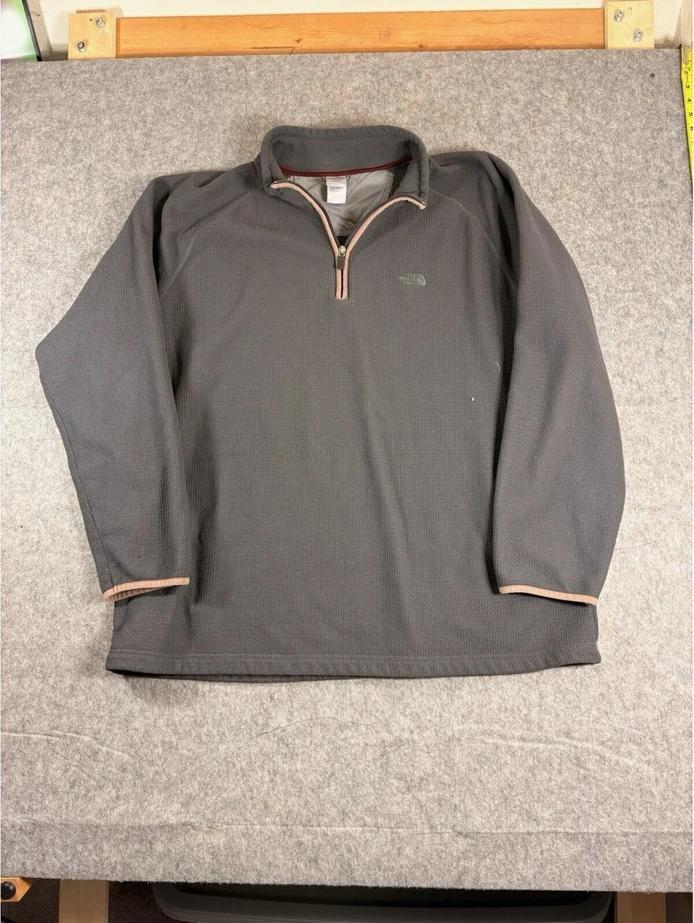The North Face Men's 1/4 Zip Gray Grid Fleece Sweatshirt Size 2XL